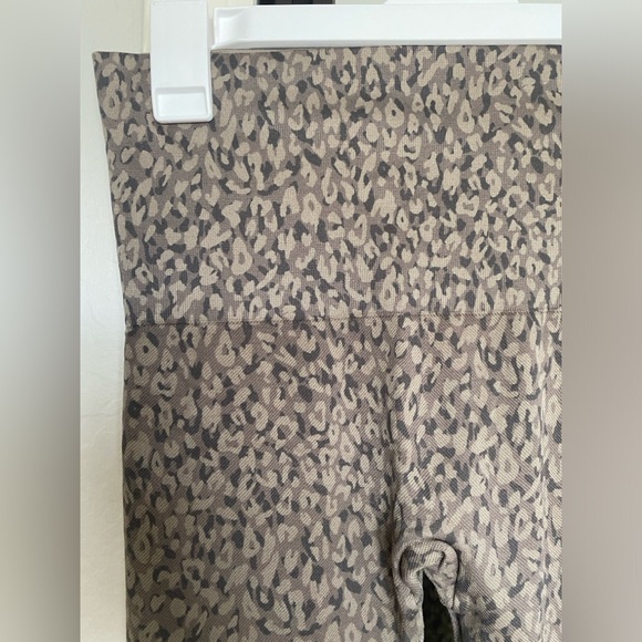 SPANX Leopard print leggings - sz Lg - Picture 2 of 4